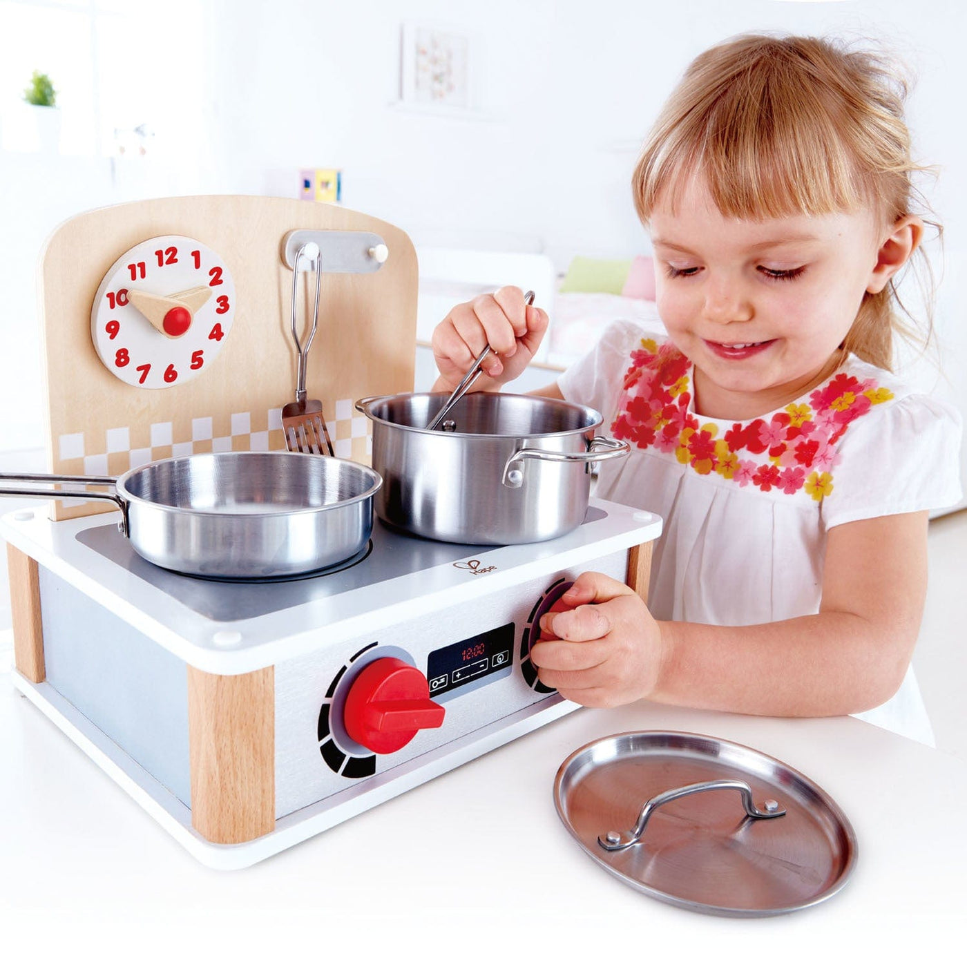 Hape In the Kitchen Hape 2-in-1 Kitchen & Grill Set 6 Pieces