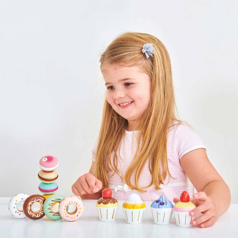 Le Toy Van In the Kitchen Le Toy Van Honeybake Cupcake Set